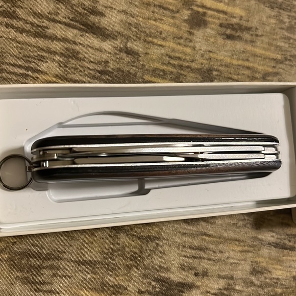 NEW Victorinox RARE ‘Limited Edition’ collectible - Picture 5 of 11